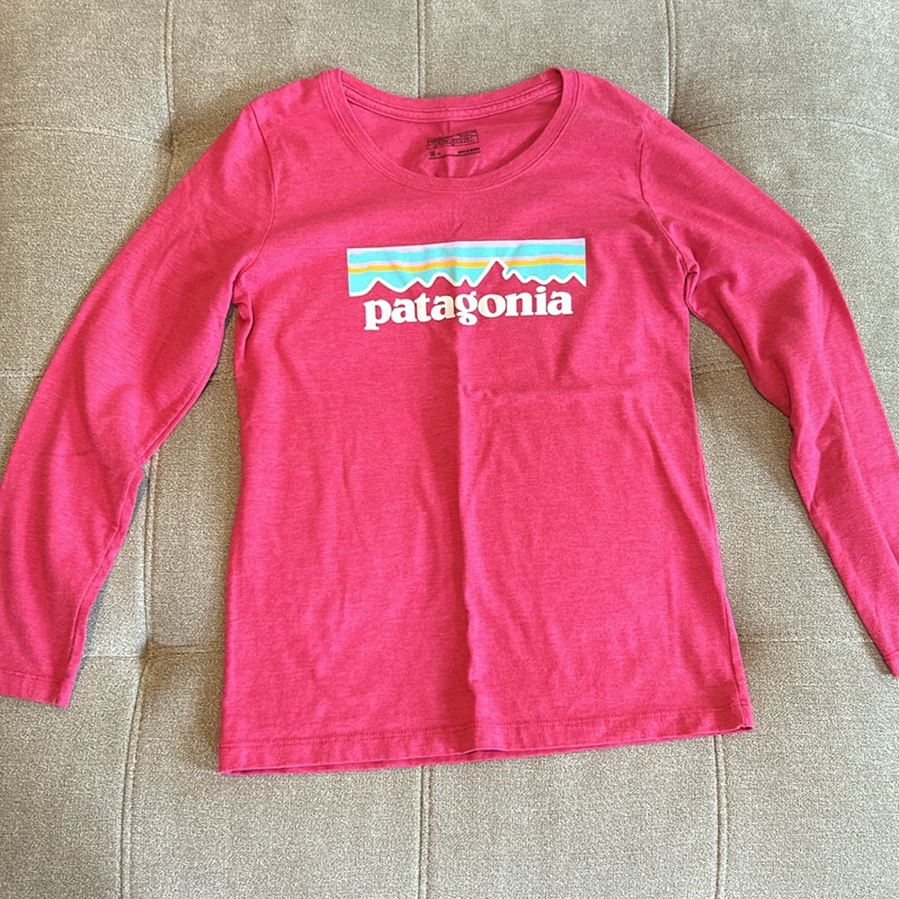Girls’ Pink Patagonia Long Sleeve T-Shirt, size M(10)